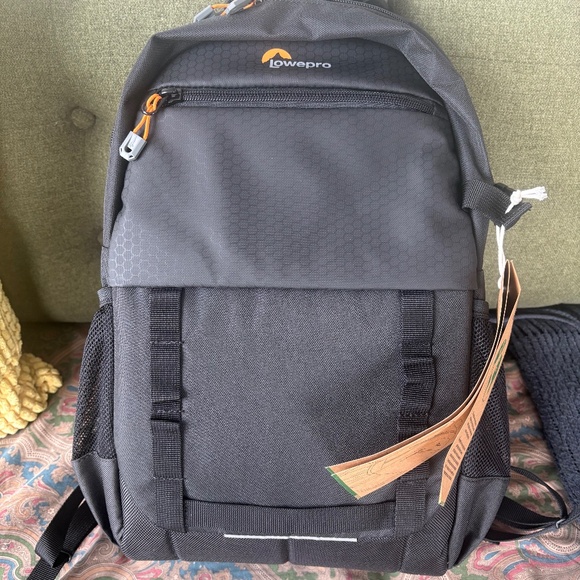 NWT Lowepro Adventura Go BP 150 Backpack (Black 11 L)